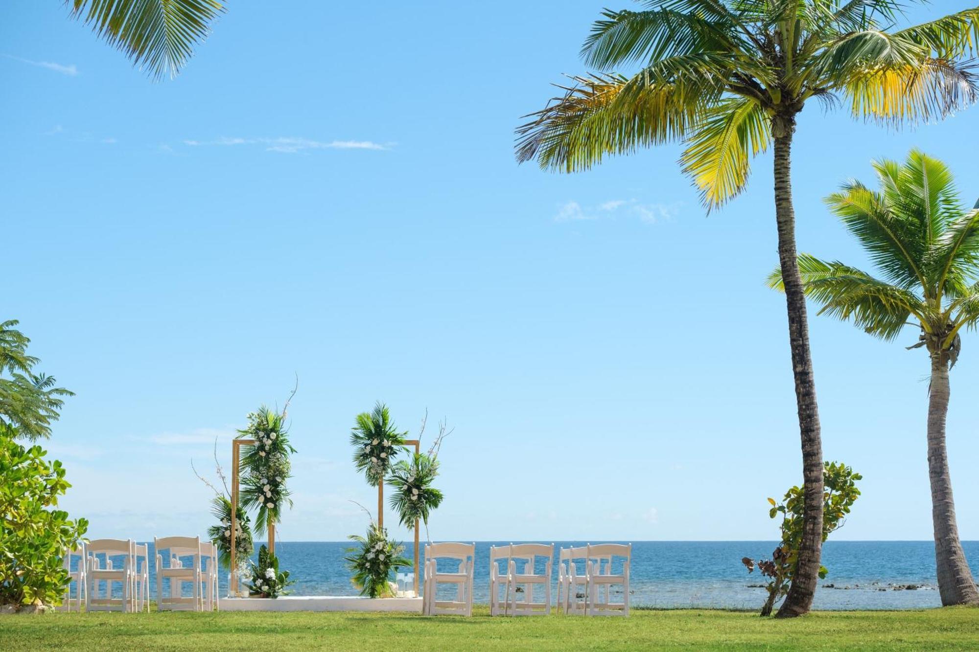 Fiji Marriott Resort Momi Bay Экстерьер фото A beach wedding in Fiji
