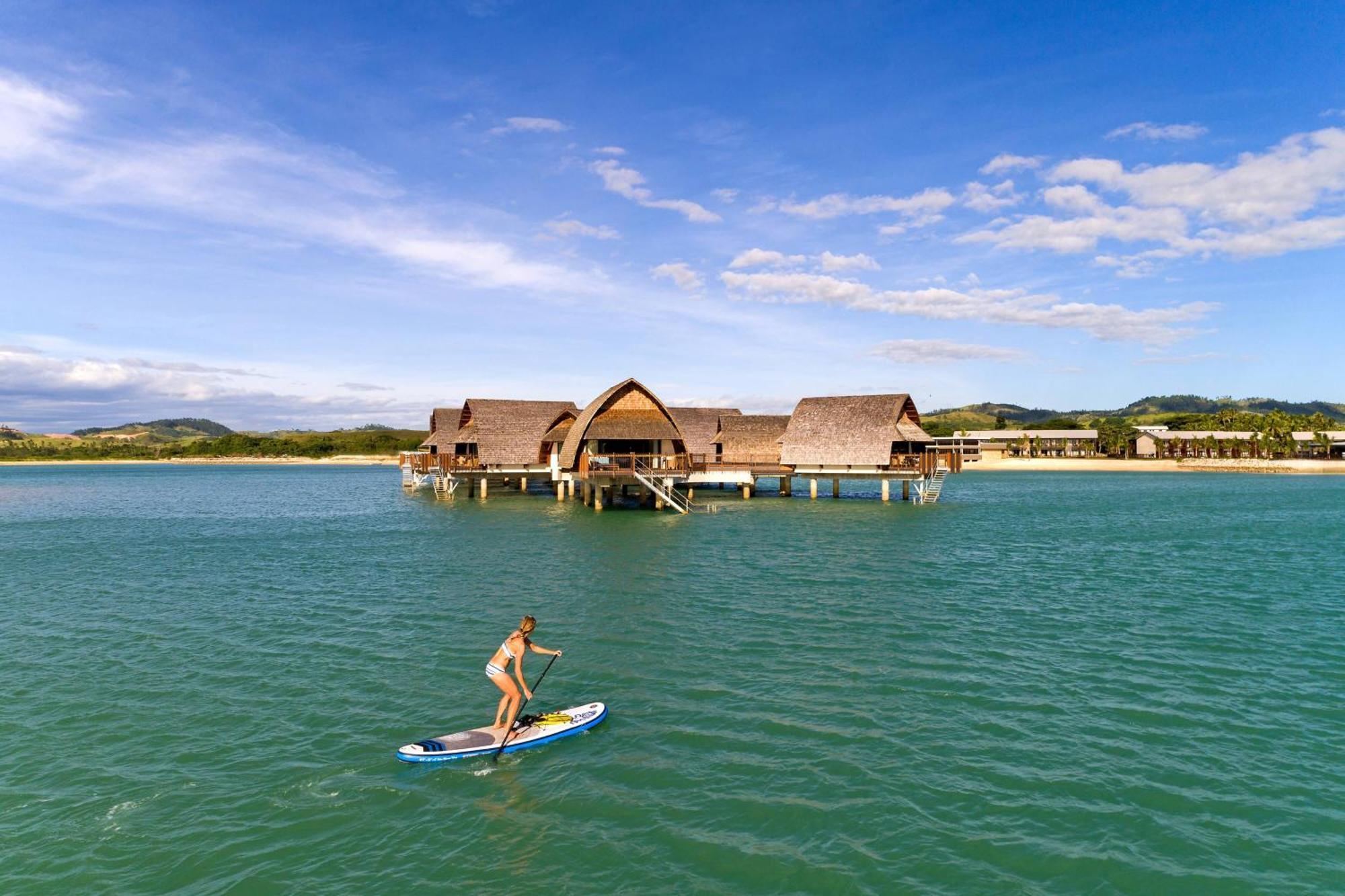 Fiji Marriott Resort Momi Bay Экстерьер фото The resort's overwater bungalows